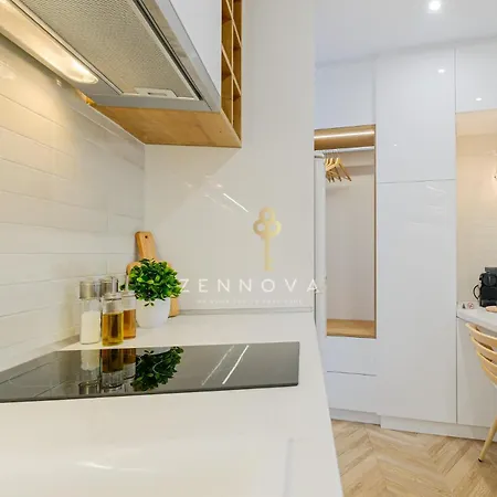 아파트 Zennova #72 Tsinari Luxury - Private Parking *
