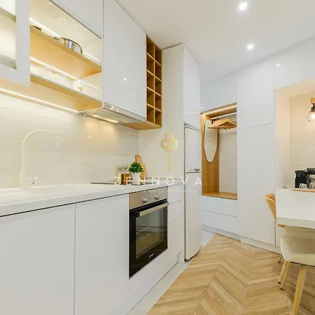 Zennova #72 Tsinari Luxury - Private Parking 아파트 테살로니키