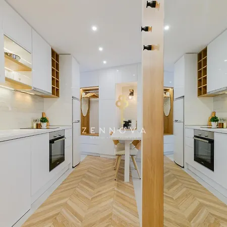 Zennova #72 Tsinari Luxury - Private Parking 아파트 테살로니키