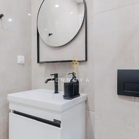 Zennova #72 Tsinari Luxury - Private Parking Apartamento *