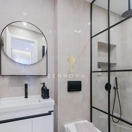 Zennova #72 Tsinari Luxury - Private Parking Appartement