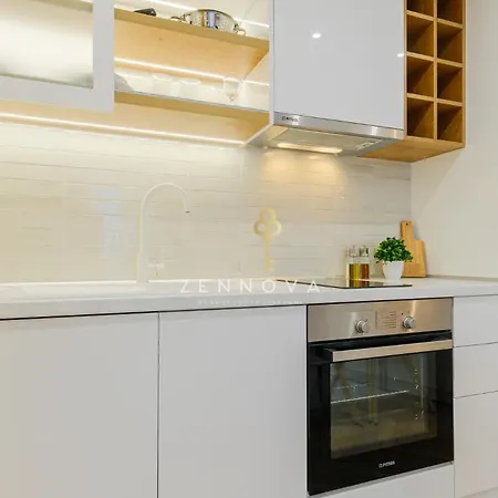 Zennova #72 Tsinari Luxury - Private Parking *