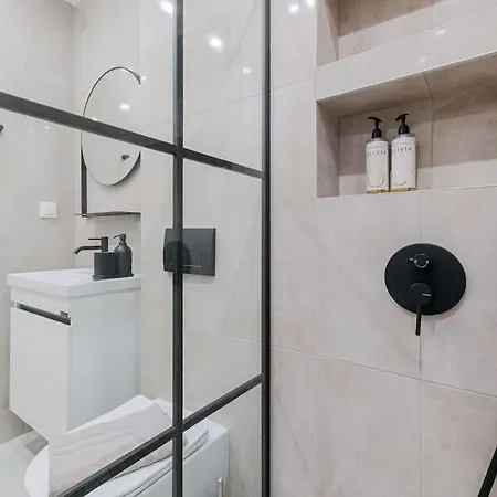 Tsinari Comfort & Luxury Suite, Private Parking Apartment