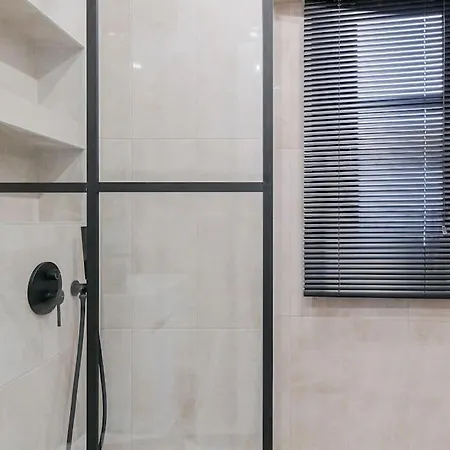 Tsinari Comfort & Luxury Suite, Private Parking Apartment *