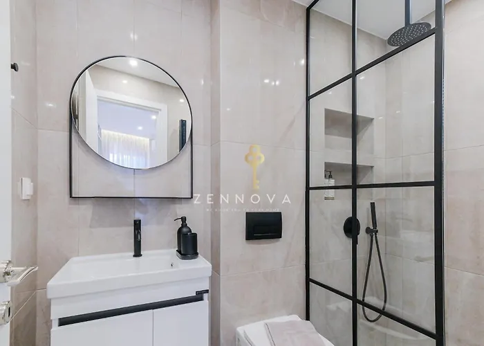 Zennova #72 Tsinari Luxury - Private Parking Lägenhet